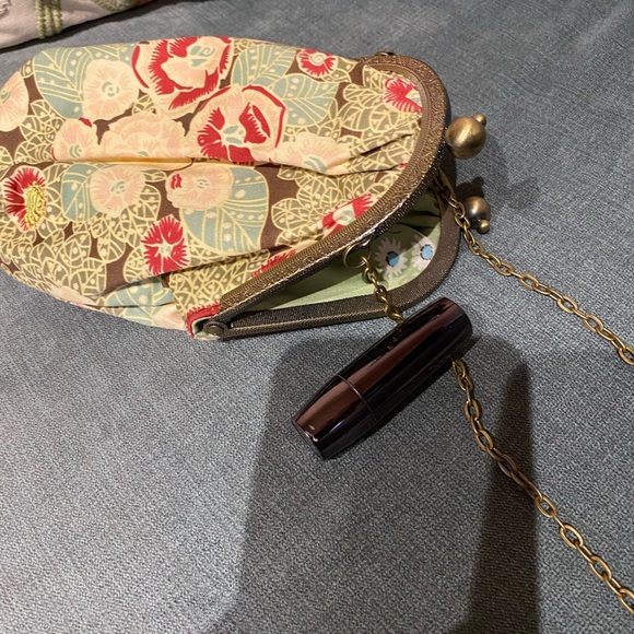 Gorgeous little purse with chain. EUC! - Picture 4 of 9